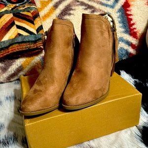 Women’s boots. Western style ankle boot NWT inbox